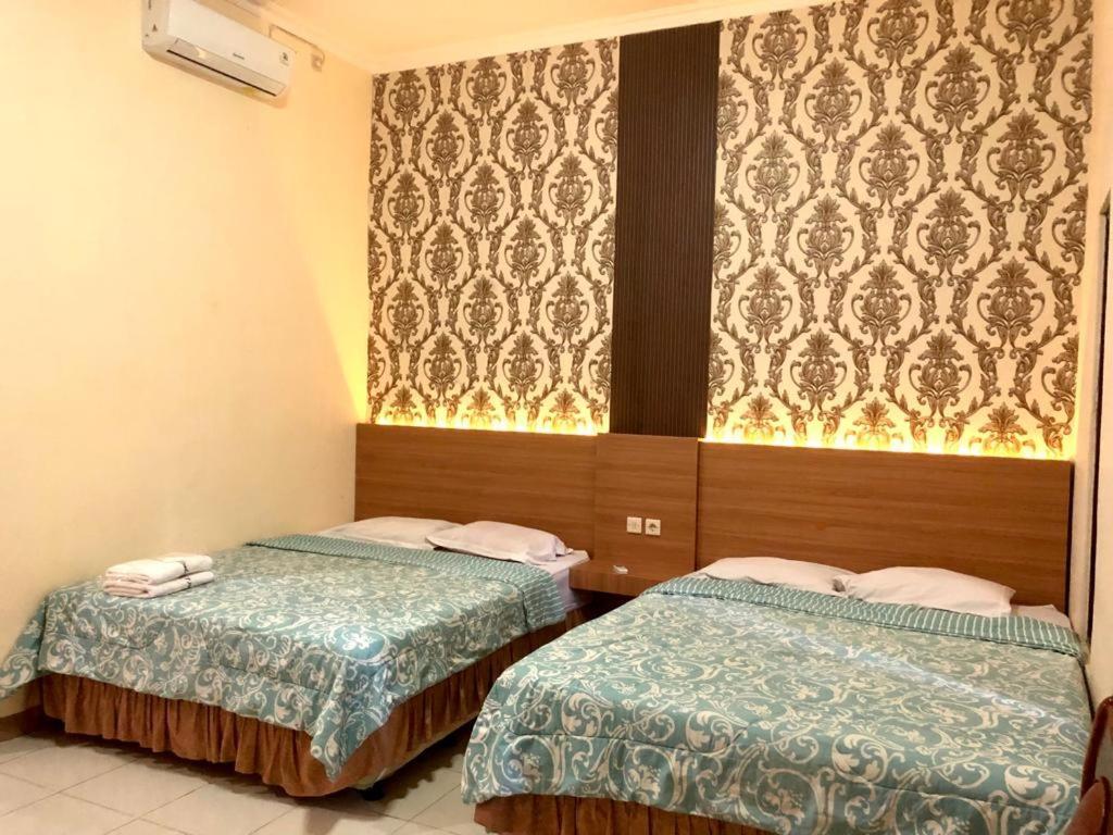 Grafika Hotel Dan Resto Gombong (Central Java) Exterior photo