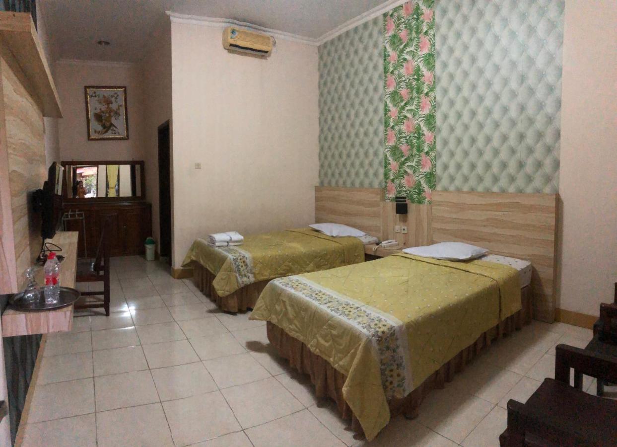 Grafika Hotel Dan Resto Gombong (Central Java) Exterior photo