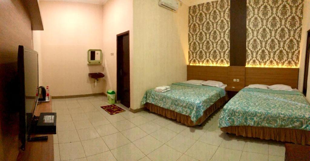 Grafika Hotel Dan Resto Gombong (Central Java) Exterior photo