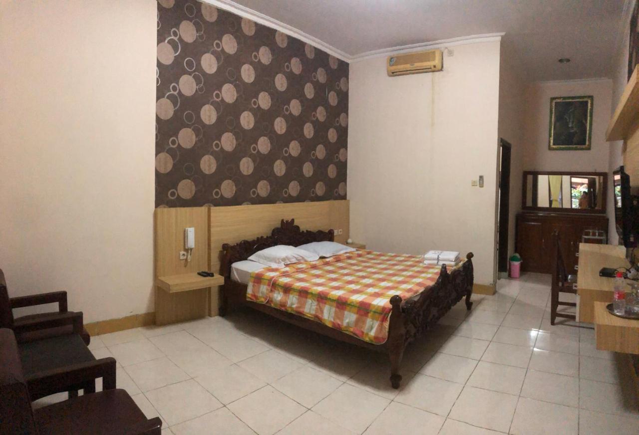 Grafika Hotel Dan Resto Gombong (Central Java) Exterior photo